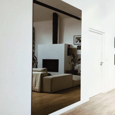 1grand-Miroir-gris-salon-loft-olympeofficiel-installation-Miroiteries-dubrulle