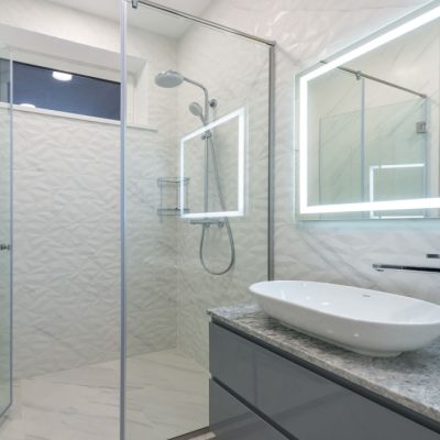 1paroi-douche-et-porte-verre-clair-anticalcaire-Miroiteries-Dubrulle