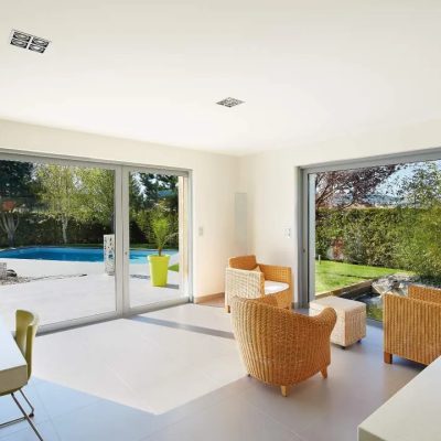 Baie-vitrée-salon-maison-verre-double-vitrage-Miroiteries-Dubrulle