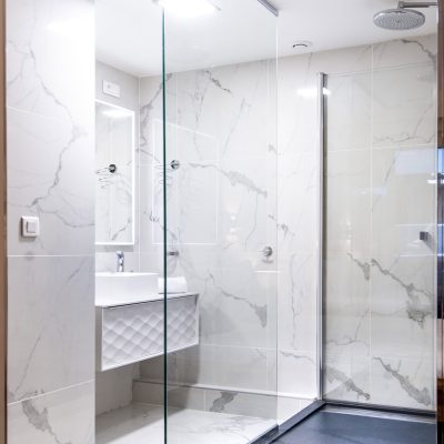 DOUCHE-cabine -hotel-au30- Lille-Miroitereies-Dubrulle