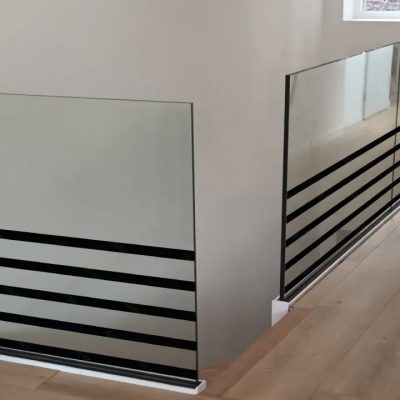 Garde-corps-intérieur-verre-feuilleté-imprimé-motif-ligne-horizontale-Miroiteries-Dubrulle