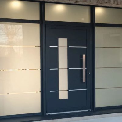 Porte-entrée-verre-dépoli-alu-imposte-isolation-sécurité-Miroiteries-Dubrulle