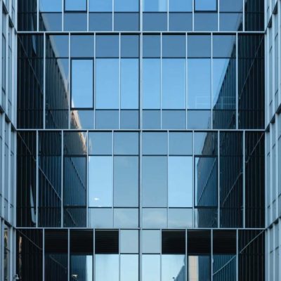 batiment-tertiaire-façade-en-verre-mur-rideau-Miroiteries Dubrulle