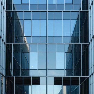 batiment-tertiaire-façade-en-verre-mur-rideau-Miroiteries Dubrulle