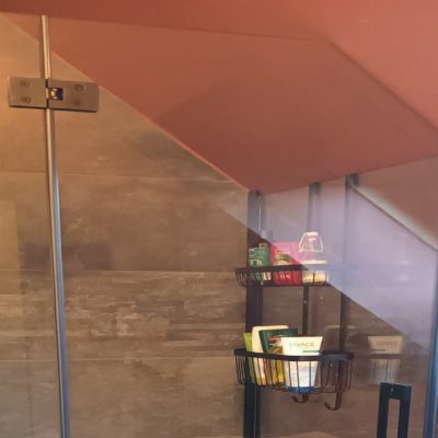cabine-douche-verre-sur-mesure-salle-de-bain-mansardée-decoration-Miroiteries-Dubrulle
