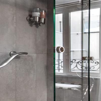 douche-italienne-porte-coulissante-verre-au30-Miroiteries-Dubrulle