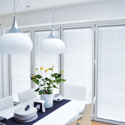 fenetre-maison- verre-double-vitrage-store-intégré-Miroiteries-Dubrulle