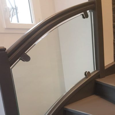 garde-corps-balustrade-escalier-verre-feuilleté-avec-fixation-alu-Miroiteries-Dubrulle