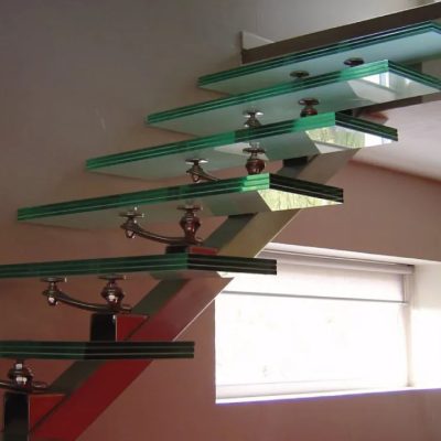 marche-escalier-étage-verre-clair-tri-feuilleté-face-dépoli-sécurité-Miroiteries-Dubrulle