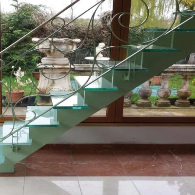 marche-escalier-étage-verre-tri-feuilleté-face-dépoli-Miroiteries-Dubrulle