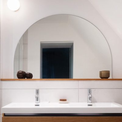 miroir-arche-sur-mesure-salle-de-bain-Projet-Flandres-Mayau-film-de-sécurité-Miroiteries-dubrulle