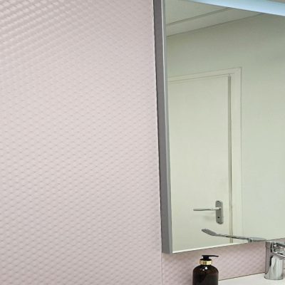 miroir-rétro-éclairé-sur-mesure-salle-de-bain-Miroiteries-Dubrulle