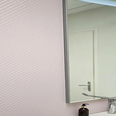 miroir-rétro-éclairé-sur-mesure-salle-de-bain-Miroiteries-Dubrulle