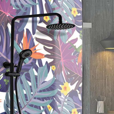 mur-verre-sur-mesure-salle-de-bain-motif-végétal-coloré-Miroiteries-Dubrulle
