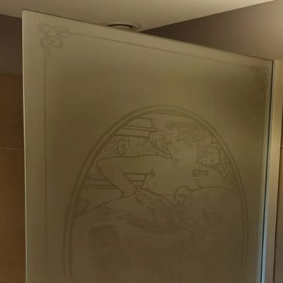paroi-verre-dessin-dépoli-sur-mesure-Miroiteries-Dubrulle