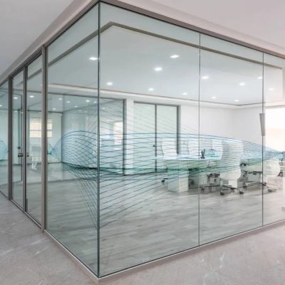 paroi-verre-imprimé-motif-vague-aménagement-bureau-Miroiteries-Dubrulle