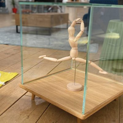 vitrine-cube-en-verre-objet-de-collection-Miroiteries-Dubrulle