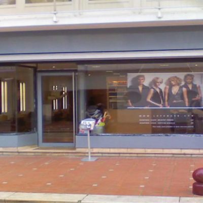 vitrine-devanture-coiffeur-verre-feuilleté-sécurité-Miroiteries-Dubrulle