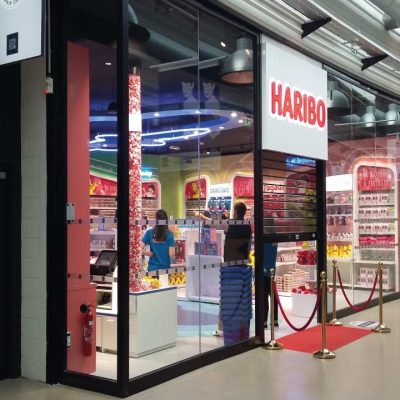 vitrine-magasin-Haribo-verre-feuilleté-Miroiteries-Dubrulle
